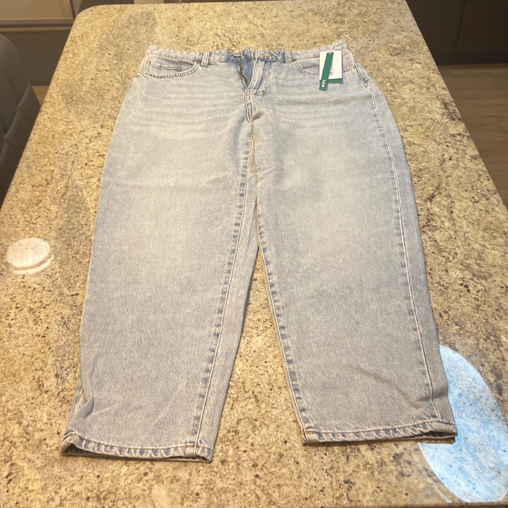 NWT Loose Mom Jeans